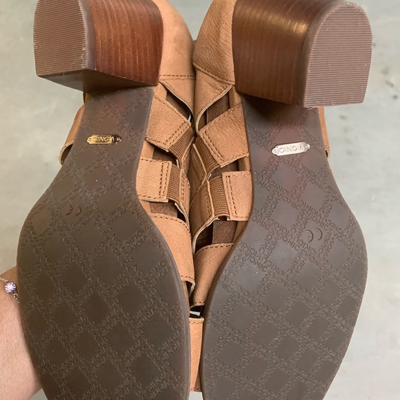 Vionic 9.5 - Picture 4 of 6